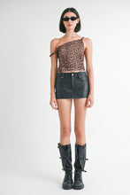 Load image into Gallery viewer, Animal Print Off the Shoulder Top
