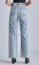 Load image into Gallery viewer, Hidden Jeans Logan, Medium Distressed
